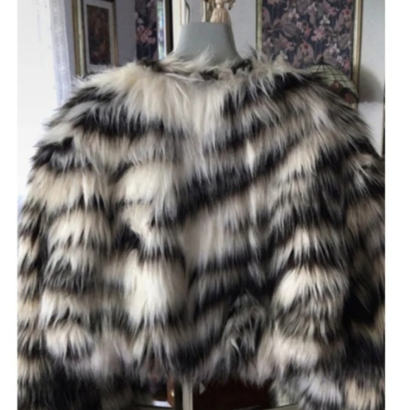 Prada faux fur jacket size Large. Perfect condition. Comes from smoke-free home - Picture 2 of 4